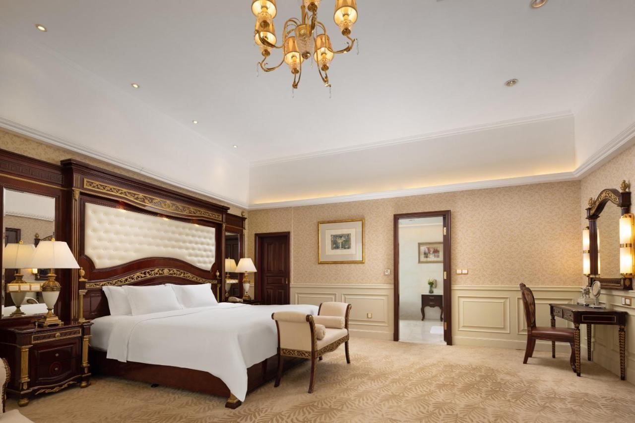 Crowne Plaza Hotel & Suites Landmark Shenzhen By Ihg - Nearby Luohu Border, Indoor Heated Swimming Pool, Complimentary Welcome Drink المظهر الخارجي الصورة